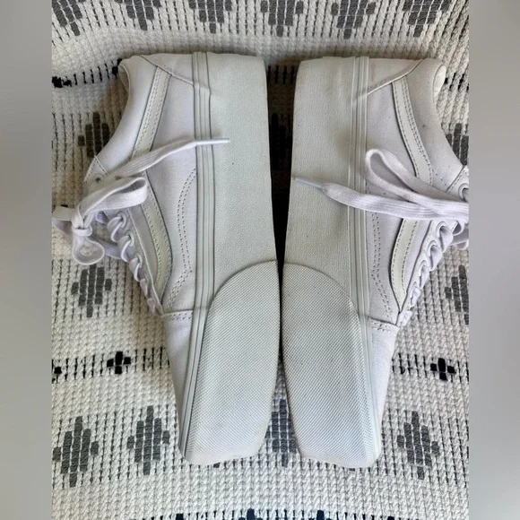 VANS Oldschool Stackform
Shoe Women's White Platform Sneakers, Size 9 - Picture 3 of 6